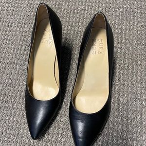 Naturalizer Black Pumps